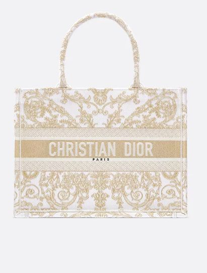กระเป๋า Medium Dior Book Tote ลายปัก Dioresque Butterfly แบบ Cornely สีขาวลาเต้และโทนสีทอง (36 x 27.5 x 16.5 ซม.)