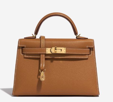 This is the Hermès Kelly Sellier 20 bag in gold Epsom leather with gold hardware.