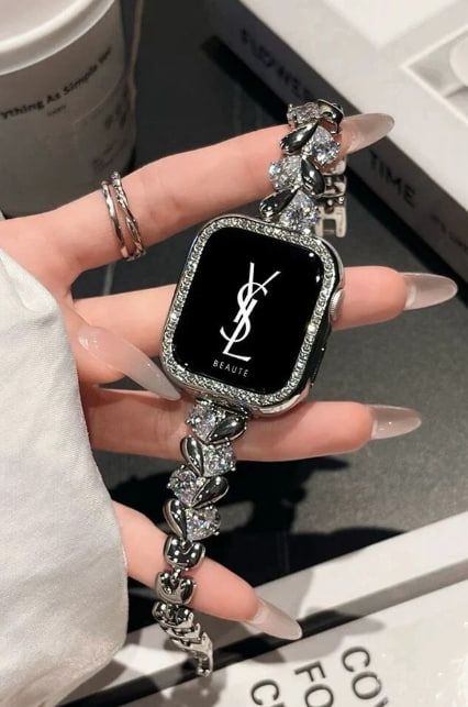  Apple Watchประดับเพชรและเคสประดับเพชรพร้อมโลโก้ Yves Saint Laurent (YSL) บนหน้าจอ